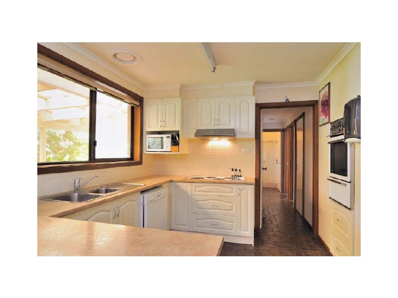 90 Craig Road, Devon Meadows VIC 3977