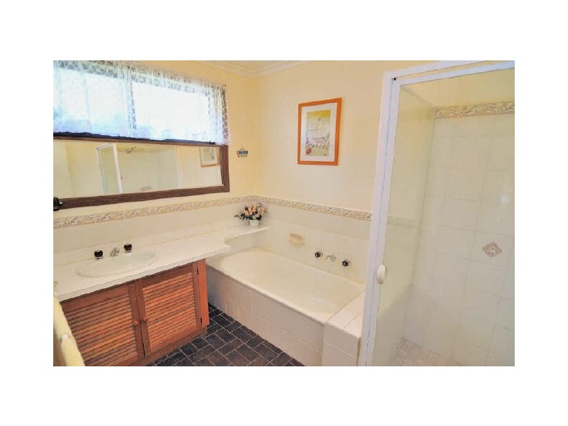 90 Craig Road, Devon Meadows VIC 3977