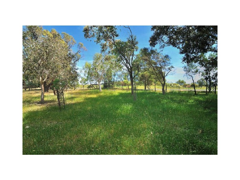 90 Craig Road, Devon Meadows VIC 3977