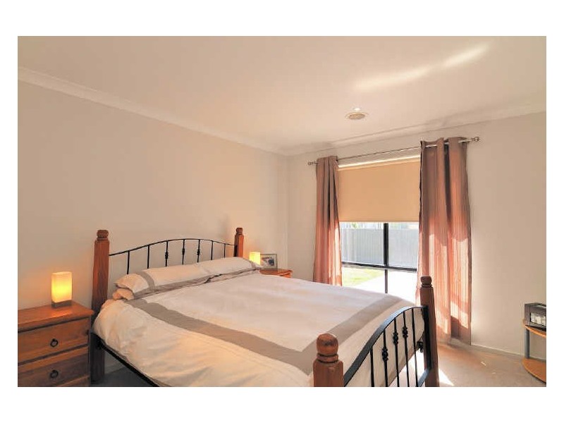 28 Maddock Drive, Cranbourne East VIC 3977