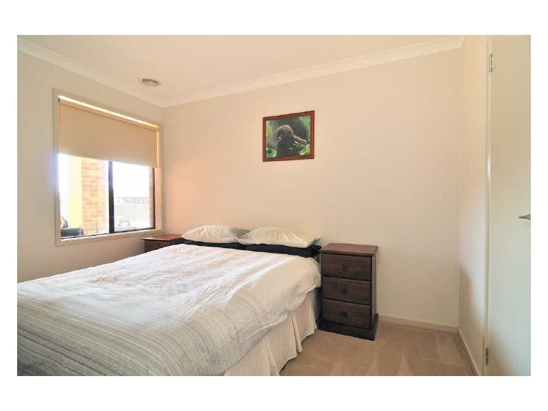 28 Maddock Drive, Cranbourne East VIC 3977