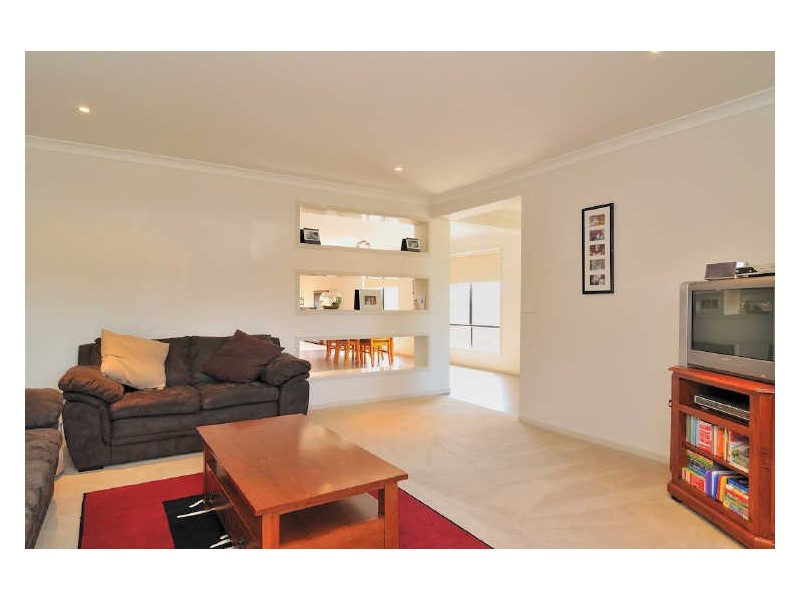 28 Maddock Drive, Cranbourne East VIC 3977