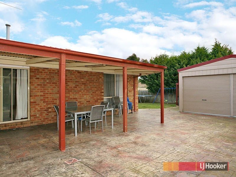 50 Hamilton Drive, Cranbourne North VIC 3977