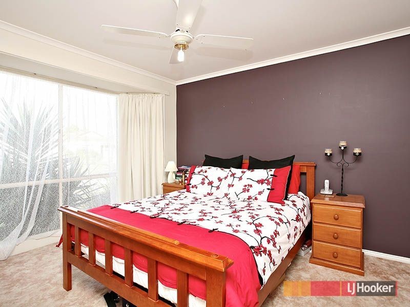 50 Hamilton Drive, Cranbourne North VIC 3977