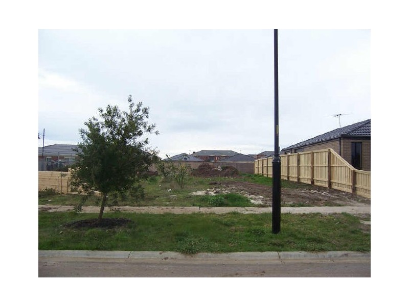 14 Violet Way, Cranbourne VIC 3977