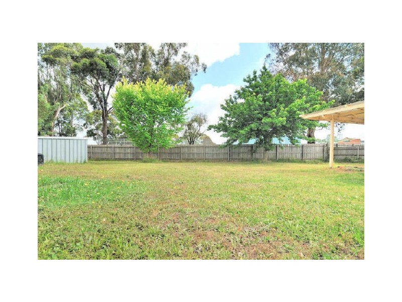 17 Farrer Close, Cranbourne VIC 3977