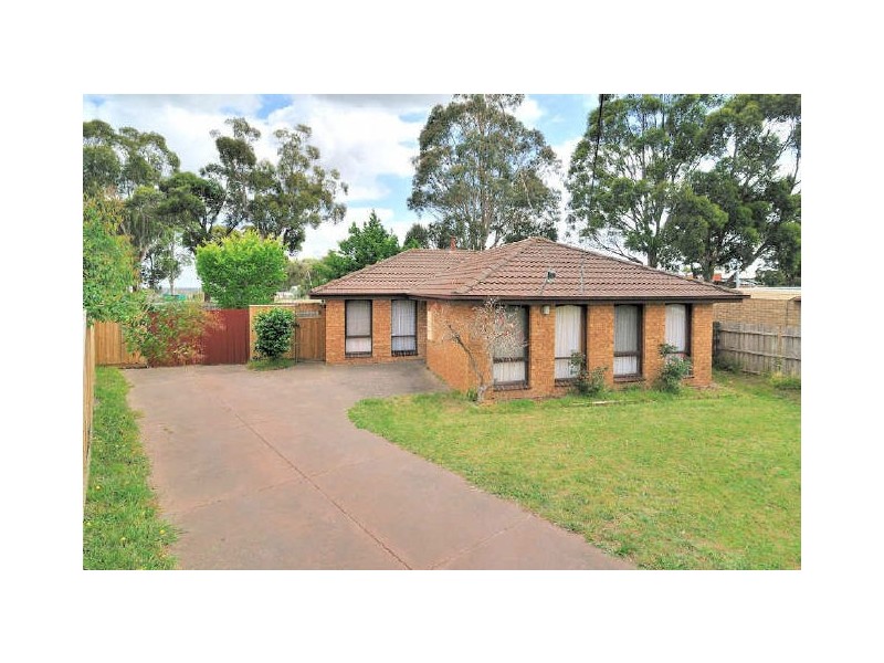 17 Farrer Close, Cranbourne VIC 3977