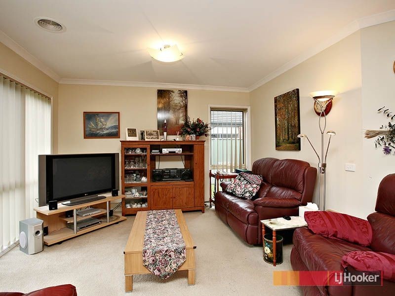 11 Horsham Drive, Cranbourne East VIC 3977