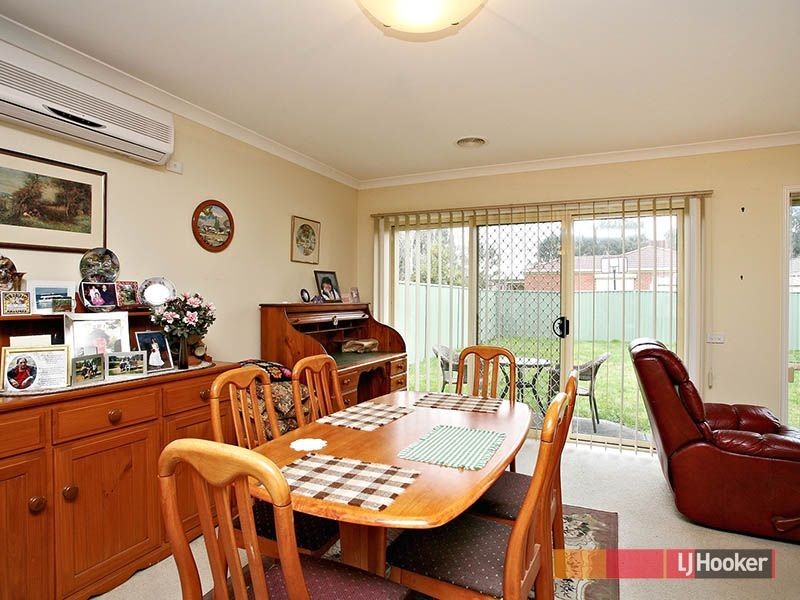 11 Horsham Drive, Cranbourne East VIC 3977