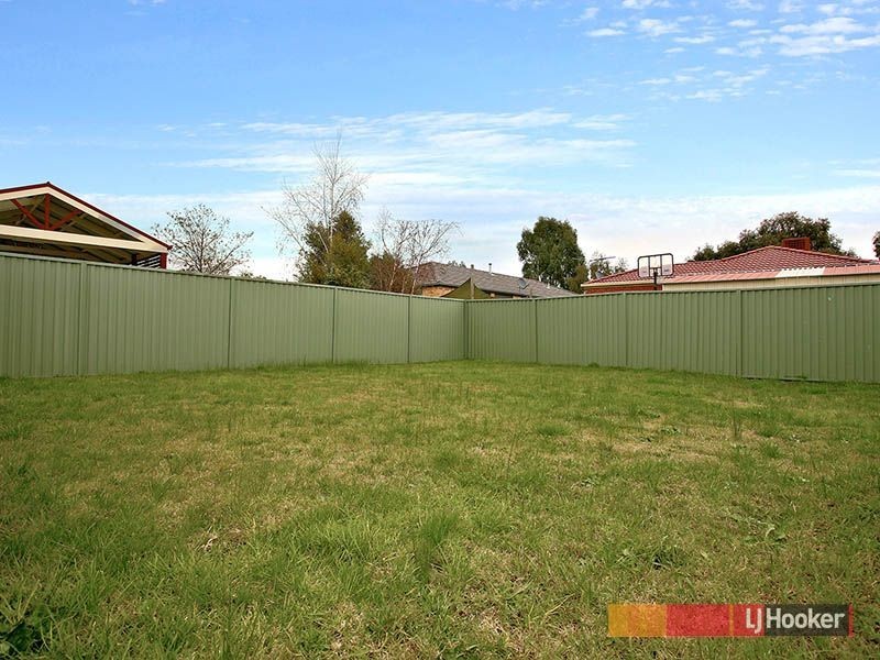 11 Horsham Drive, Cranbourne East VIC 3977