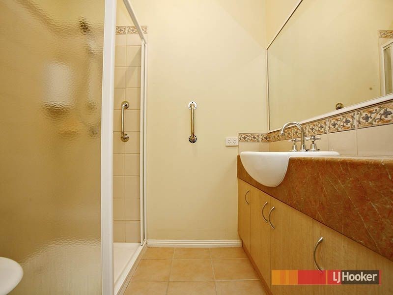 11 Horsham Drive, Cranbourne East VIC 3977