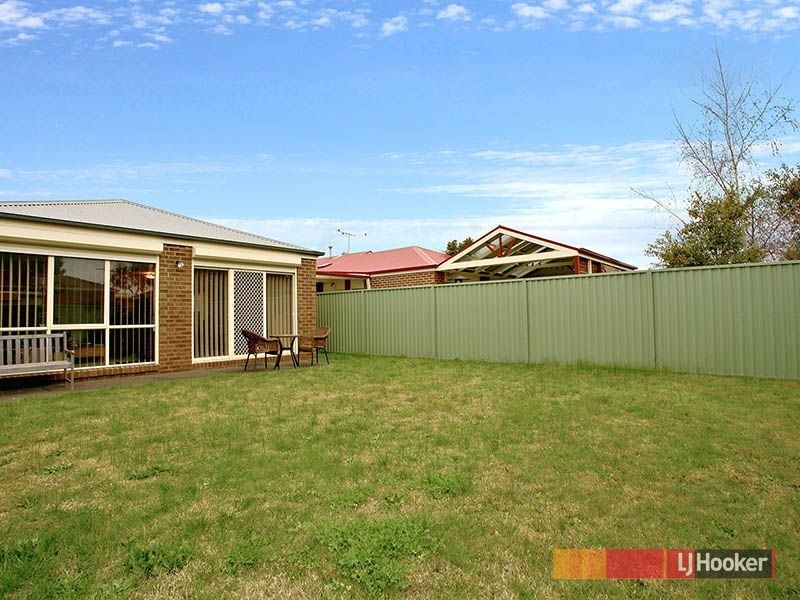 11 Horsham Drive, Cranbourne East VIC 3977