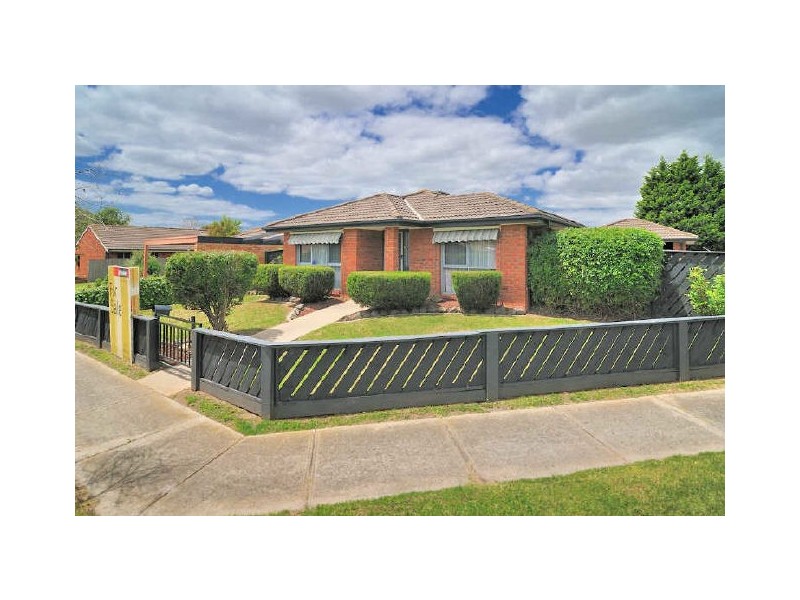 151 Courtenay Avenue, Cranbourne North VIC 3977