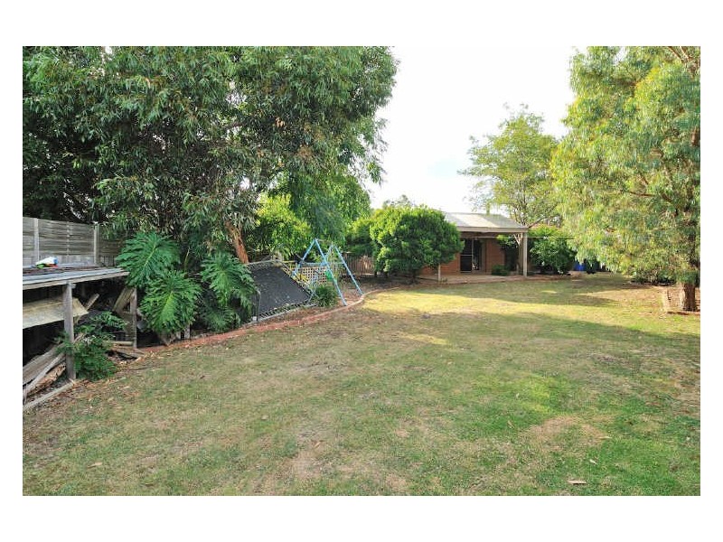10 Glenn Close, Cranbourne VIC 3977