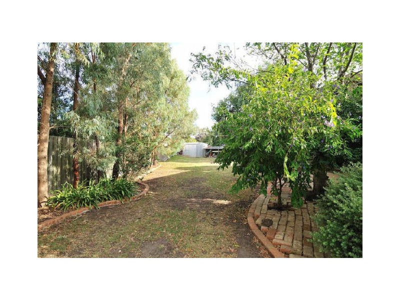 10 Glenn Close, Cranbourne VIC 3977