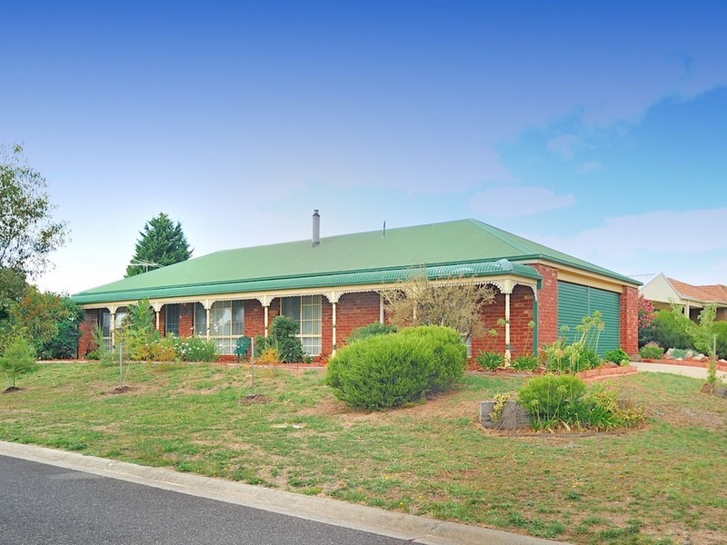 8 Tamworth Court, Cranbourne VIC 3977