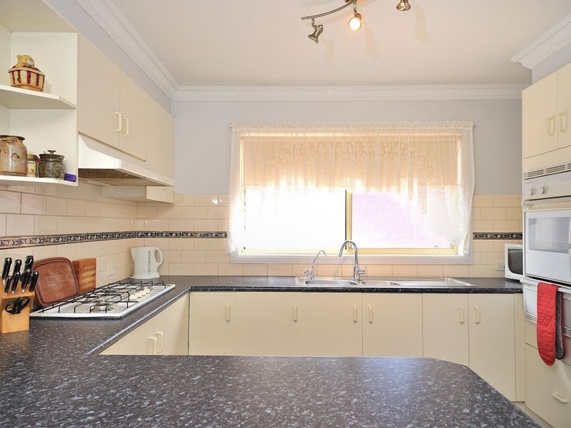 8 Tamworth Court, Cranbourne VIC 3977