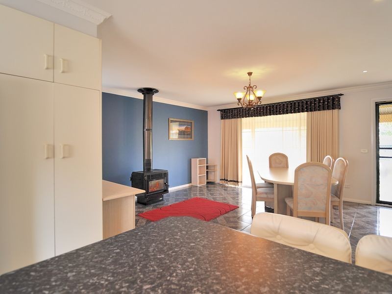 8 Tamworth Court, Cranbourne VIC 3977