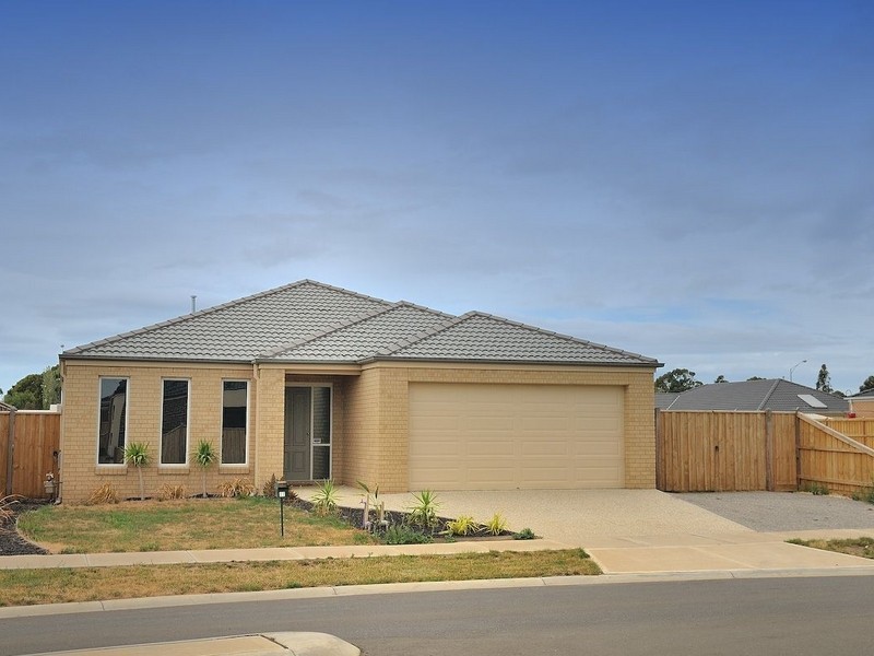 27 Wild Scotchman Way, Cranbourne East VIC 3977