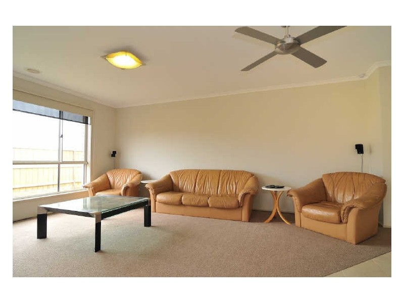 27 Wild Scotchman Way, Cranbourne East VIC 3977