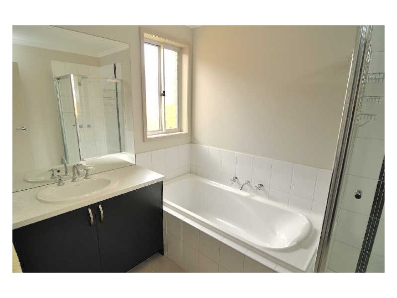 27 Wild Scotchman Way, Cranbourne East VIC 3977