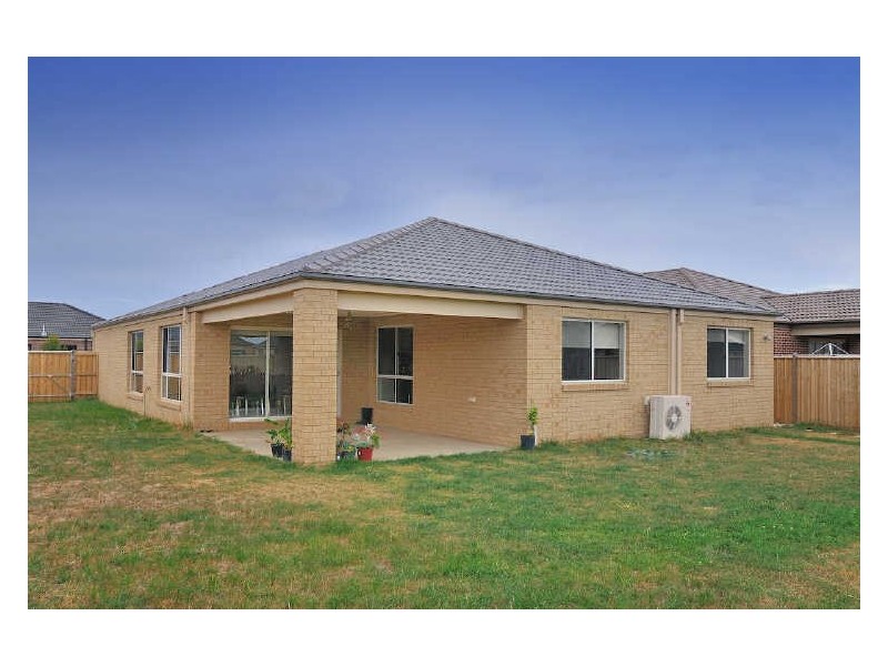 27 Wild Scotchman Way, Cranbourne East VIC 3977
