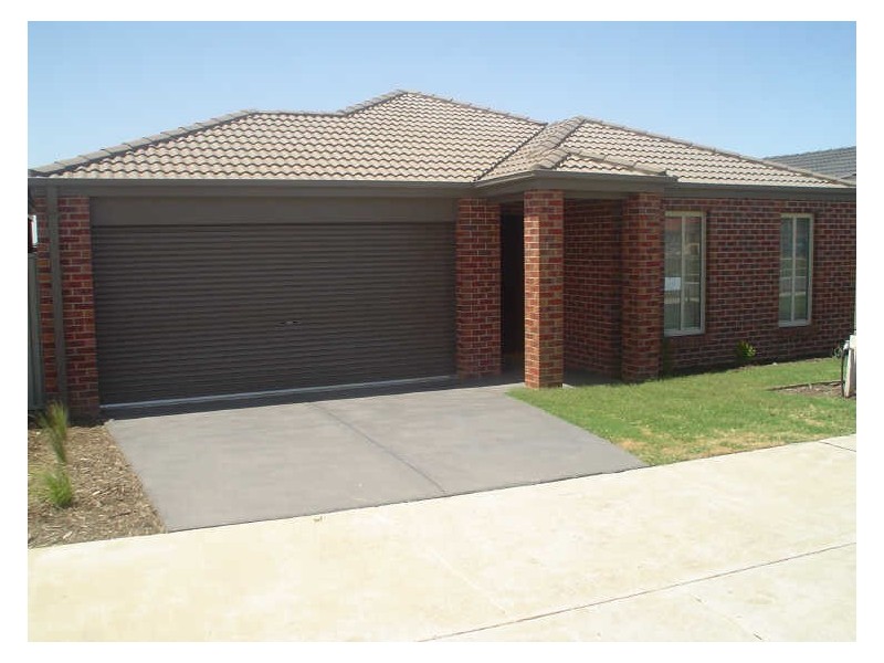 11 Avalon Crescent, Cranbourne VIC 3977