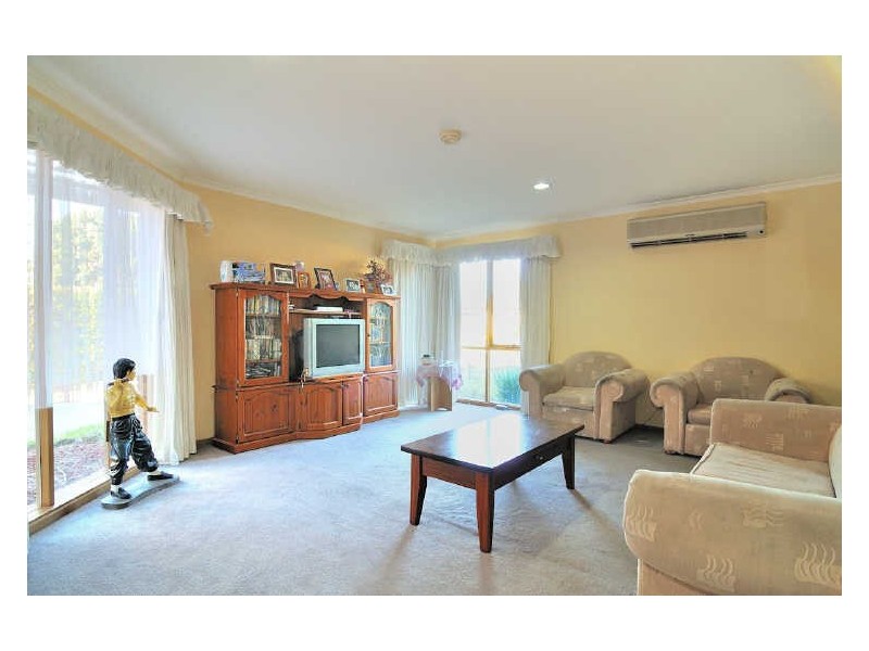 110 Lesdon Avenue, Cranbourne VIC 3977