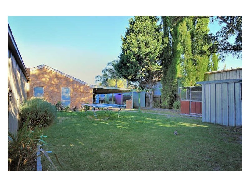 110 Lesdon Avenue, Cranbourne VIC 3977