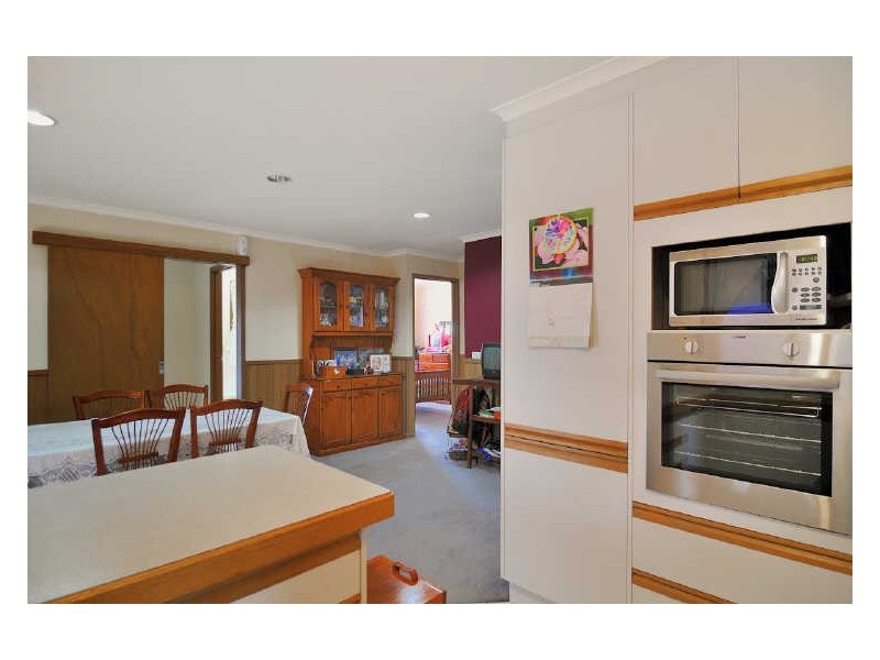 110 Lesdon Avenue, Cranbourne VIC 3977