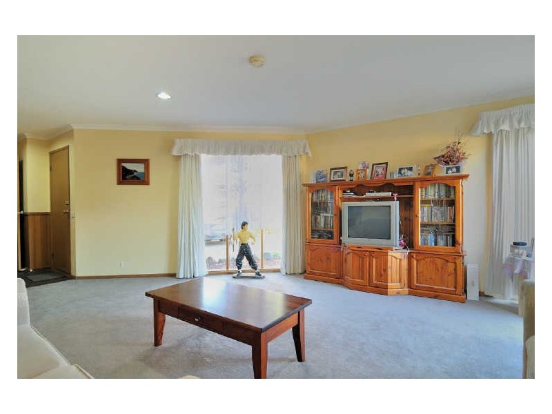 110 Lesdon Avenue, Cranbourne VIC 3977