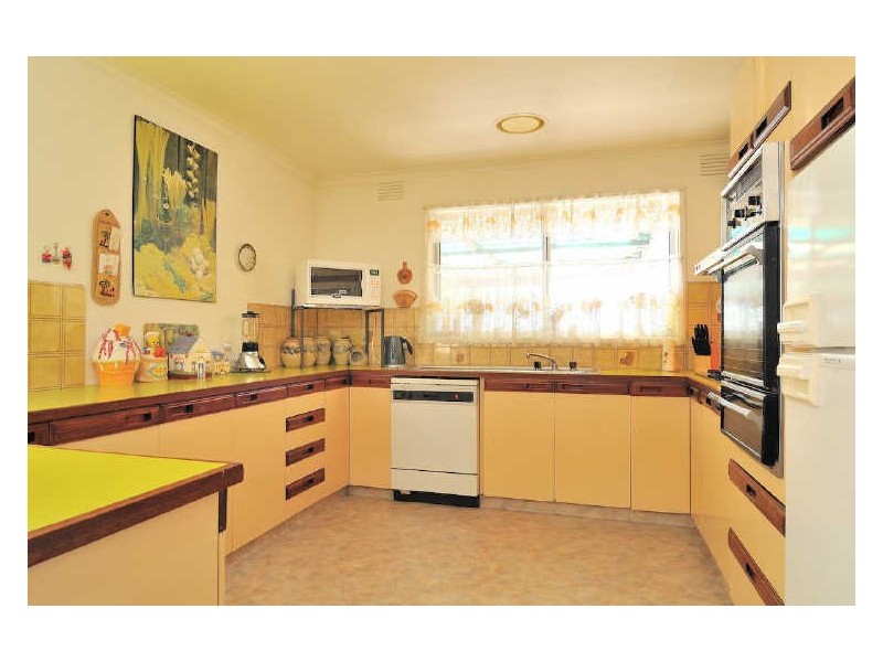 11 Campbell Parade, Cranbourne VIC 3977