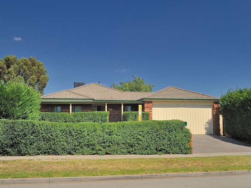 10 McGuigan Drive, Cranbourne West VIC 3977