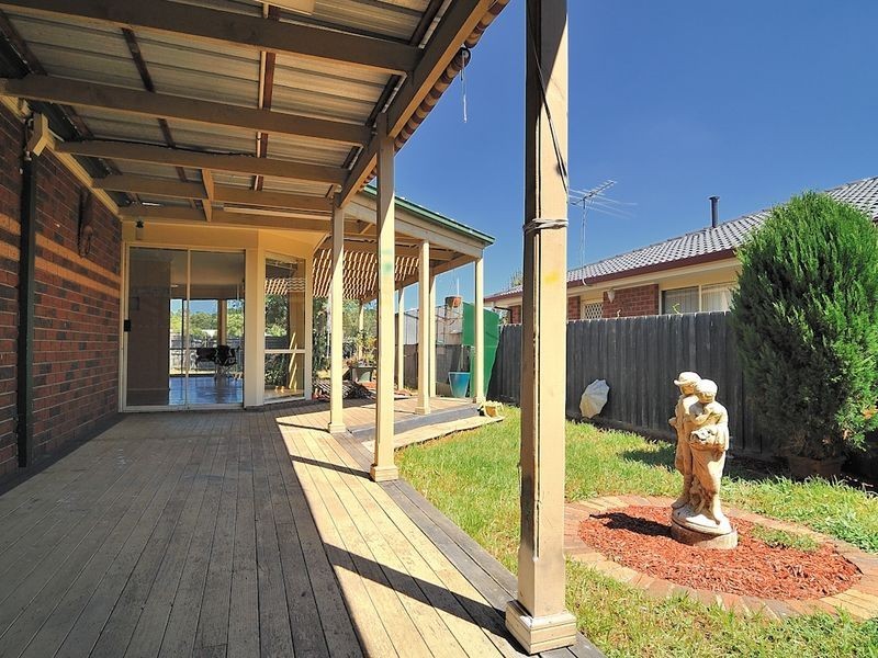 10 McGuigan Drive, Cranbourne West VIC 3977