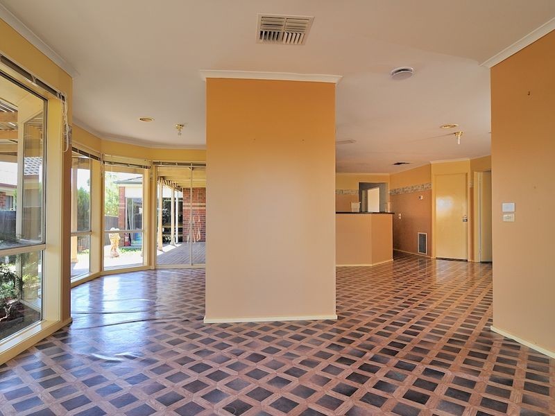 10 McGuigan Drive, Cranbourne West VIC 3977