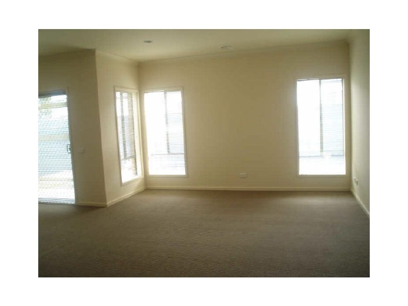 176/8 Sepal Lane, Pakenham VIC 3810