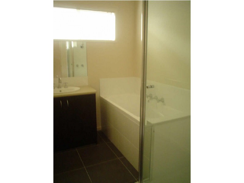 176/8 Sepal Lane, Pakenham VIC 3810