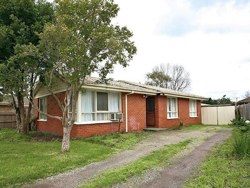 10 Fairbairn Road, Cranbourne VIC 3977