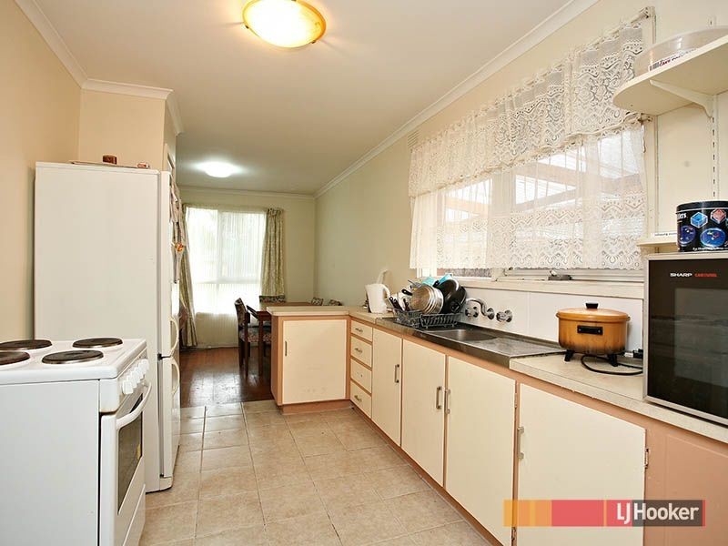 10 Fairbairn Road, Cranbourne VIC 3977