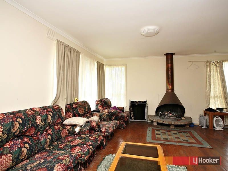 10 Fairbairn Road, Cranbourne VIC 3977