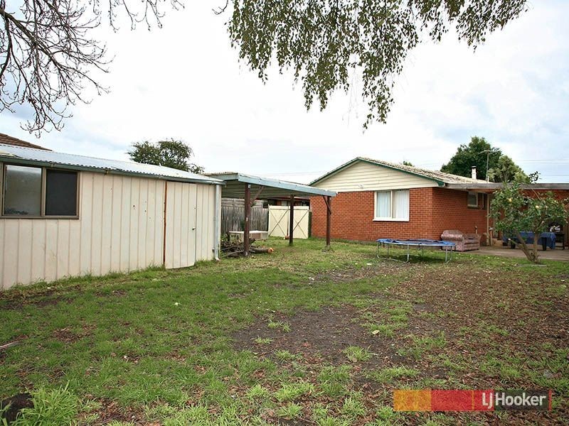 10 Fairbairn Road, Cranbourne VIC 3977