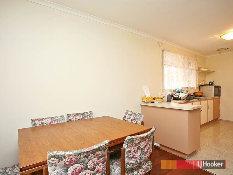 10 Fairbairn Road, Cranbourne VIC 3977
