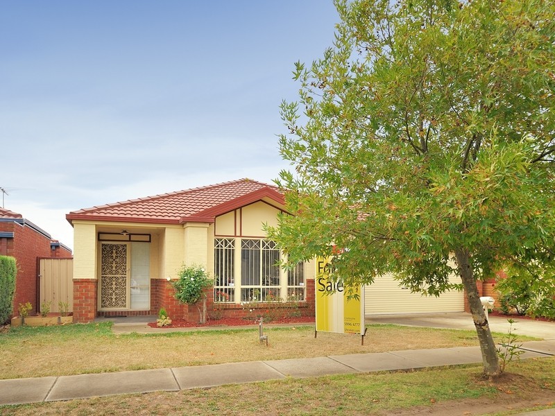 8 Oak Post Place, Cranbourne East VIC 3977