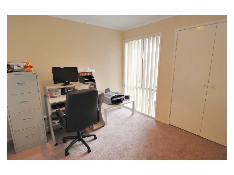 8 Oak Post Place, Cranbourne East VIC 3977