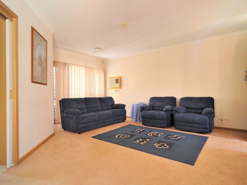 15 Franks Way, Cranbourne North VIC 3977