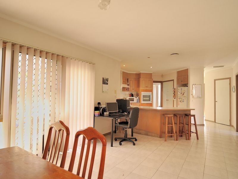 15 Franks Way, Cranbourne North VIC 3977