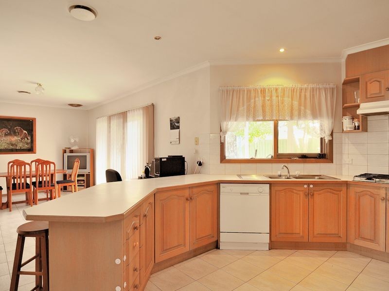 15 Franks Way, Cranbourne North VIC 3977