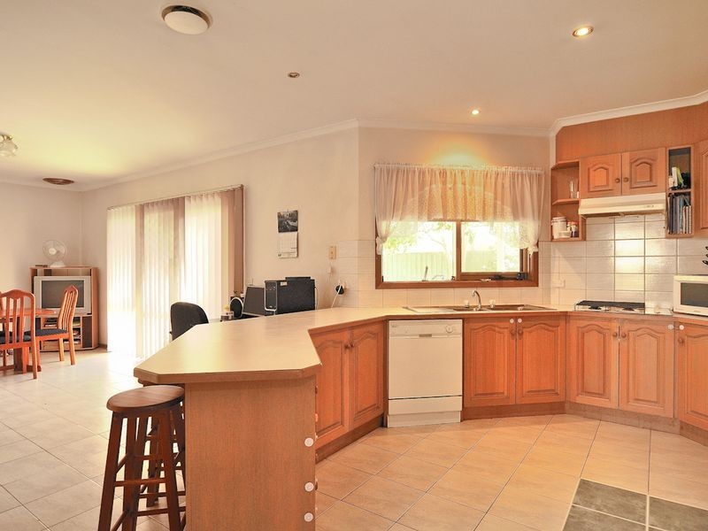 15 Franks Way, Cranbourne North VIC 3977