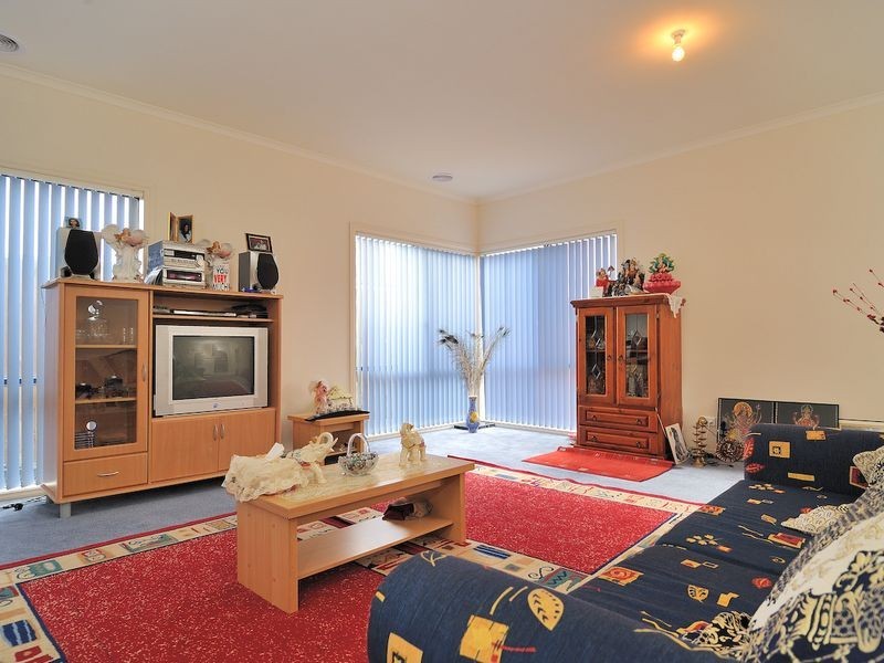 4 Hal Porter Terrace, Lynbrook VIC 3975