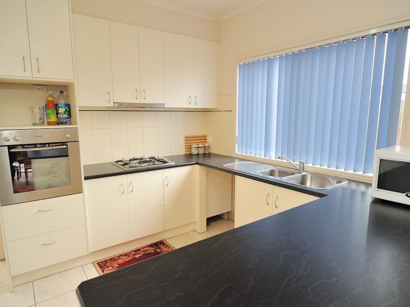 4 Hal Porter Terrace, Lynbrook VIC 3975